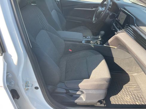 Used 2025 Toyota Camry LE w/ Convenience Package image 19