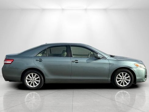 Used 2011 Toyota Camry XLE FWD image 2
