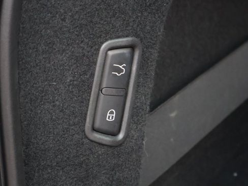 Used 2020 Maserati Levante GranLusso image 25