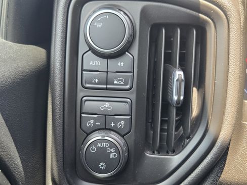 Used 2020 Chevrolet Silverado 1500 Custom w/ Custom Value Package AWD/4WD image 16