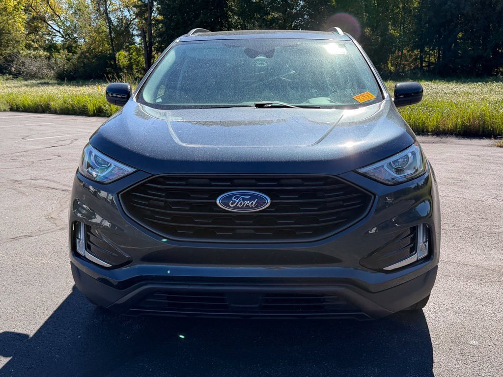 Used 2022 Ford Edge SEL w/ Sport Appearance Package AWD/4WD image 2