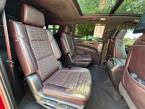 Used 2023 Cadillac Escalade ESV V AWD/4WD image 18