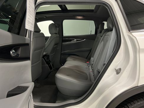 Used 2022 Lincoln Nautilus Reserve AWD/4WD image 27