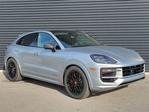 New 2026 Porsche Cayenne GTS image 9