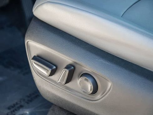 Used 2023 Toyota Sienna XLE FWD image 25