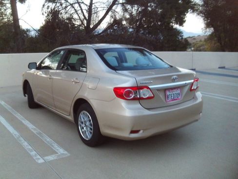 Used 2011 Toyota Corolla LE FWD image 9