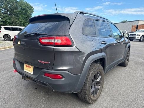 Used 2016 Jeep Cherokee Trailhawk AWD/4WD image 5
