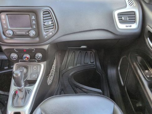 Used 2018 Jeep Compass Latitude AWD/4WD image 28