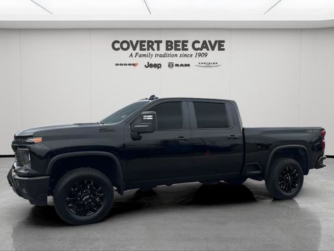 Used 2025 Chevrolet Silverado 2500 Custom w/ Custom Value Package image 4