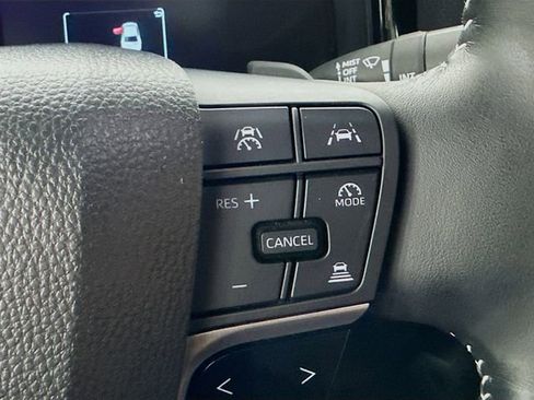 Used 2025 Toyota Camry SE image 10