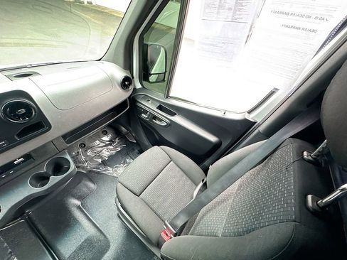 Used 2023 Mercedes-Benz Sprinter 2500 image 15