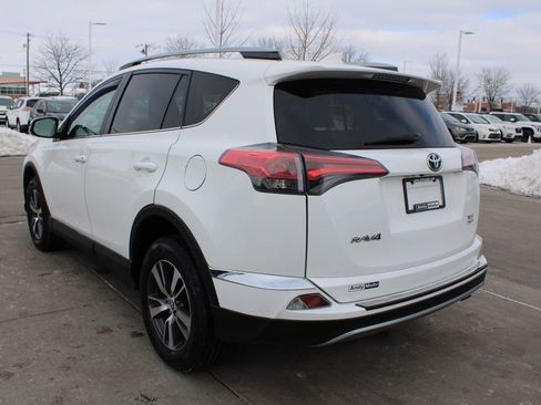 Used 2018 Toyota RAV4 XLE image 5