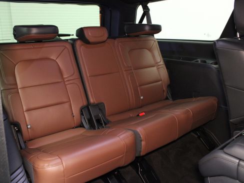 Used 2024 Lincoln Navigator L Reserve AWD/4WD image 19
