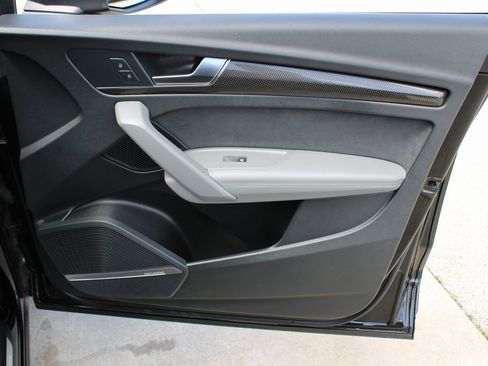 Used 2022 Audi SQ5 Premium Plus w/ Premium Plus Package image 28