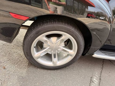 Used 2003 Chevrolet SSR w/ Preferred Equipment Group image 9