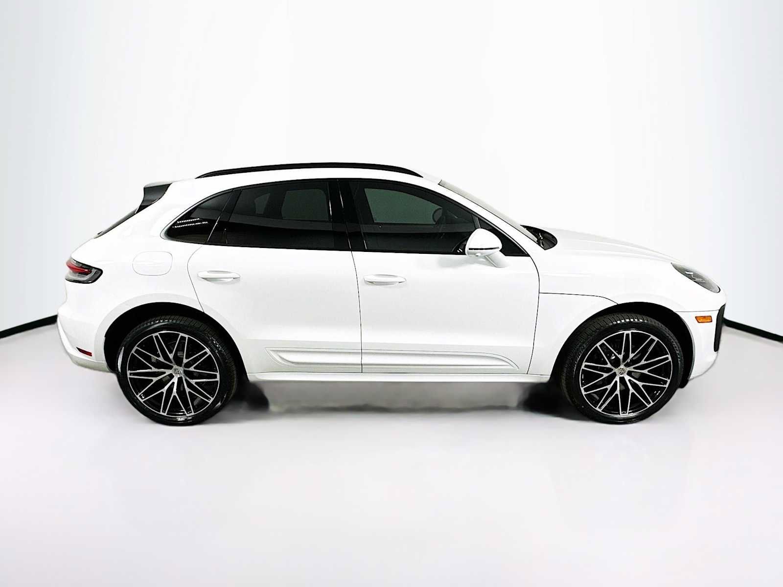 Used 2026 Porsche Macan AWD/4WD image 8