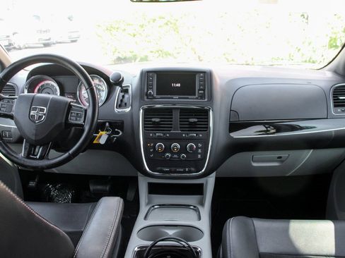 Used 2020 Dodge Grand Caravan SXT image 26