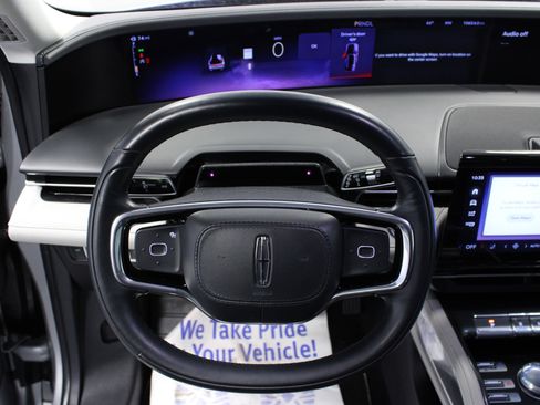 Used 2024 Lincoln Nautilus Reserve image 17