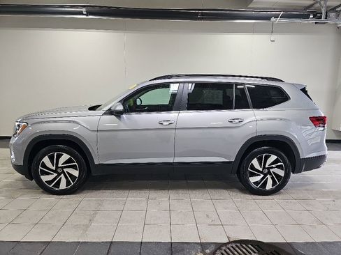 Used 2025 Volkswagen Atlas SE AWD/4WD image 2