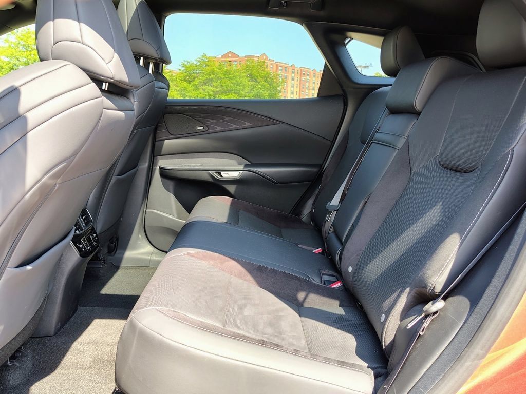 Used 2023 Lexus RX 500h F Sport w/ Cold Area Package AWD/4WD image 33