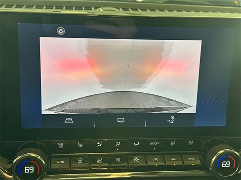 Used 2023 Chevrolet Colorado Z71 w/ Z71 Convenience Package 2 image 5