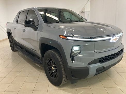 Used 2025 Chevrolet Silverado EV LT image 8