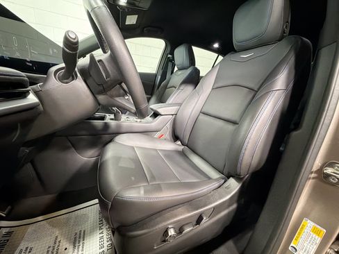 Used 2025 Cadillac XT4 Sport w/ LPO, Onyx Lite Package FWD image 5