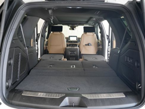 Used 2024 Chevrolet Tahoe Premier AWD/4WD image 37
