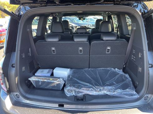 New 2025 Nissan Armada PRO-4X AWD/4WD image 13