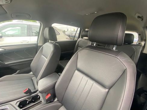 Used 2022 Volkswagen Tiguan SE FWD image 12