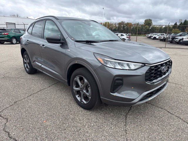 Used 2024 Ford Escape ST-Line w/ Tech Pack #1 AWD/4WD image 11