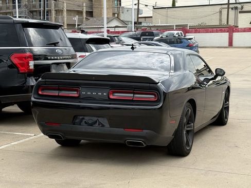 Used 2016 Dodge Challenger R/T RWD image 4