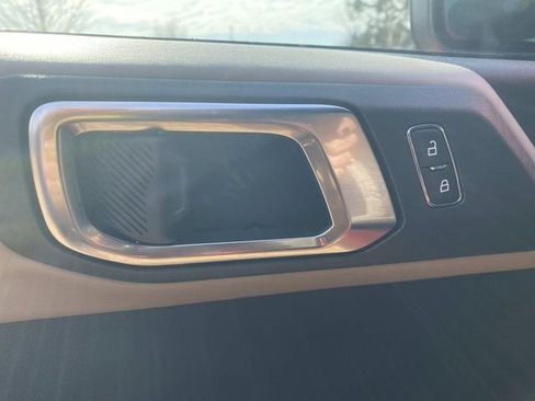 Used 2023 Ford Bronco Wildtrak image 16