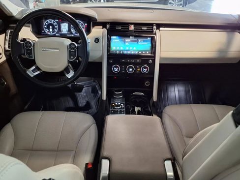 Used 2018 Land Rover Discovery HSE AWD/4WD image 16