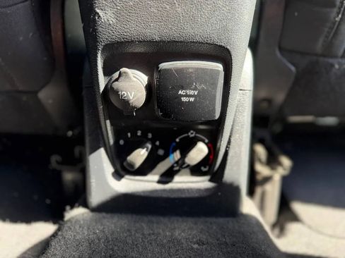 Used 2019 Ford Transit Connect XLT image 32