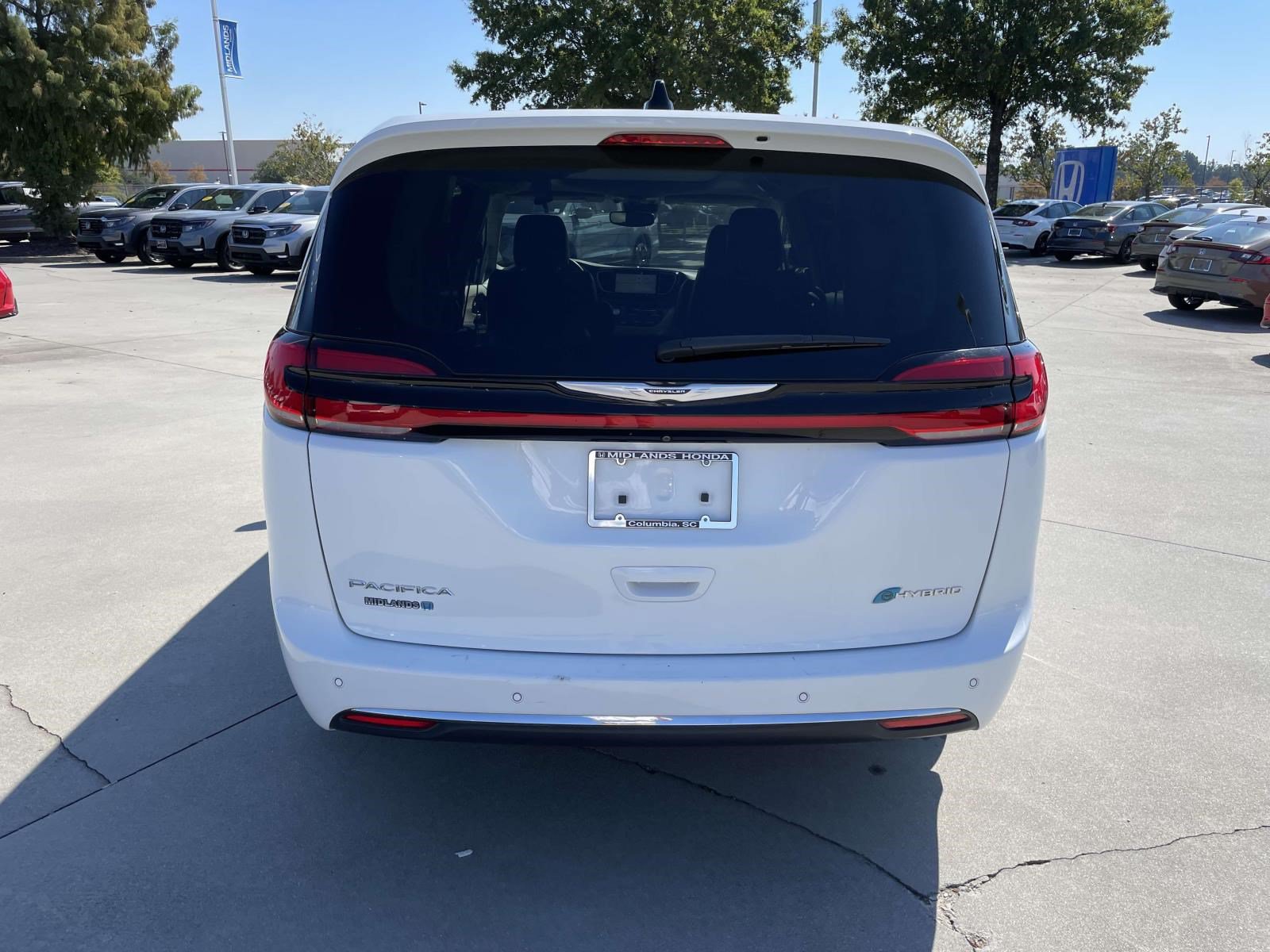Used 2023 Chrysler Pacifica Limited FWD image 5