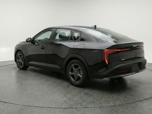 Used 2025 Kia K4 LXS image 6