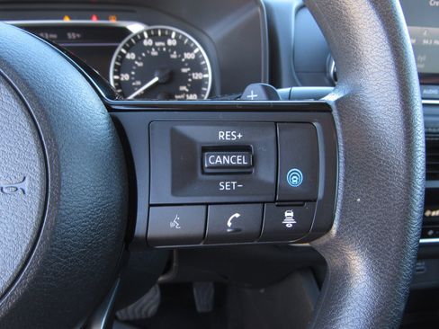 Used 2023 Nissan Rogue SV image 24