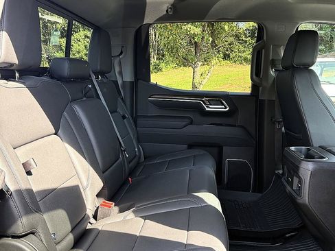 Used 2025 Chevrolet Silverado 1500 LT w/ Z71 Off-Road Package AWD/4WD image 11