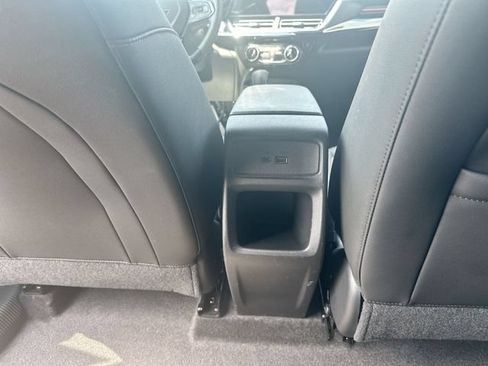 Used 2025 Chevrolet Trax RS FWD image 22