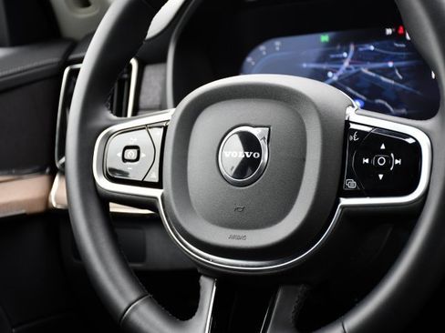 Certified 2025 Volvo XC90 B6 Plus image 19