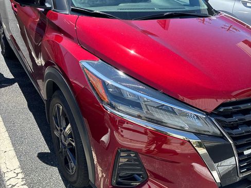 Used 2024 Nissan Kicks SR w/ SR Premium Package FWD image 1