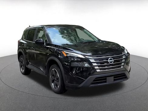 Used 2025 Nissan Rogue SV FWD image 3