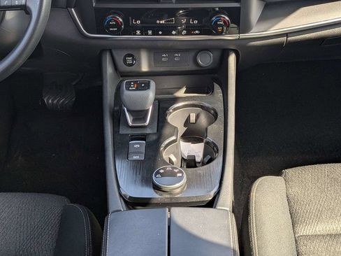 Used 2024 Nissan Rogue SV AWD/4WD image 19