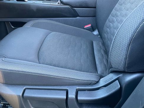 Used 2025 Nissan Pathfinder S image 22