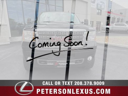 Used 2012 GMC Sierra 2500 Denali w/ Suspension Package, Off-Road AWD/4WD image 9