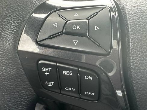 Used 2017 Ford Explorer XLT w/ Equipment Group 202A AWD/4WD image 13