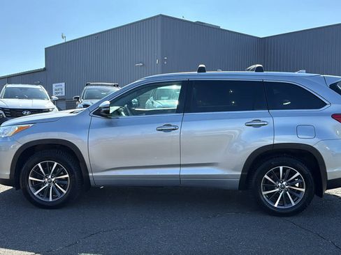 Used 2018 Toyota Highlander XLE image 4