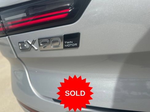 Certified 2025 Volvo EX90 Plus AWD/4WD image 16