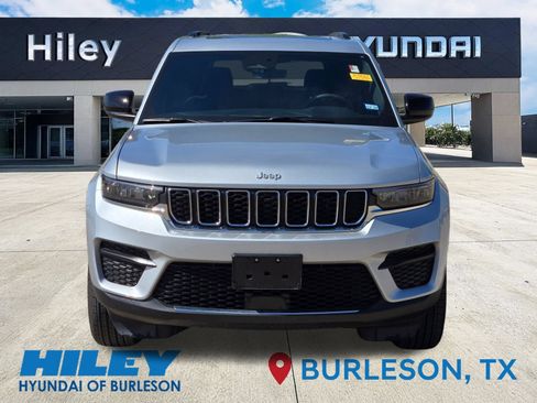 Used 2025 Jeep Grand Cherokee Laredo X RWD image 7